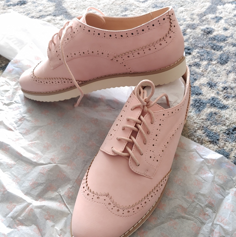 SOLD NWT Wingtip Casual Shoes, Blush, size 9 - Picture 6 of 11